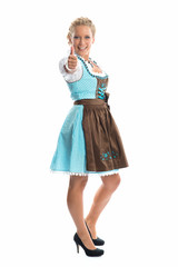 Blonde Fau im Dirndlkleid
