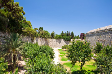 Fototapeta na wymiar Średniowieczny zamek w starego miasta Rodos, Grecja.