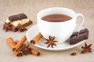 Obraz na płótnie Canvas Cup of tea with chocolate and cinnamon