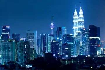 Poster Skyline van Kuala Lumpur & 39 s nachts © leungchopan