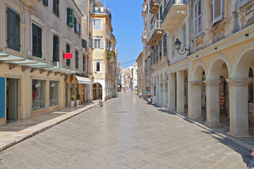Fototapeta na wymiar Piazza na starym mieście wyspie Korfu w Grecji