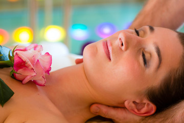 Obraz na płótnie Canvas Woman enjoying head massage in a spa