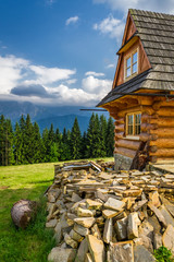 Rustic cottage in the mountains - obrazy, fototapety, plakaty