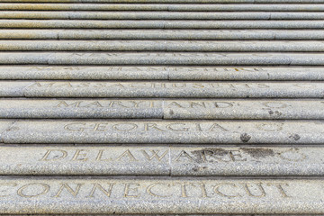 all american states are engraved at the steps to the parliament