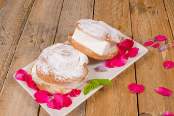 Ensaimada with ice cream