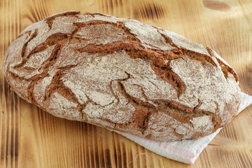 Deftiges Krustenbrot