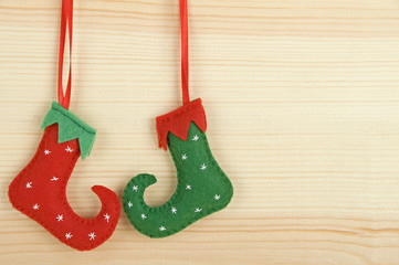 Handmade Christmas decorations: felt elf shoes over wood