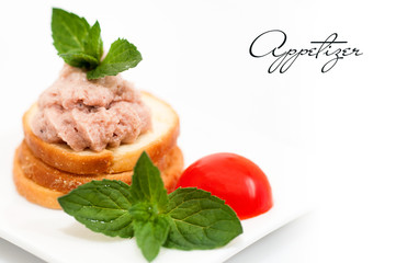 Wholemeal bread with pate and vegetables