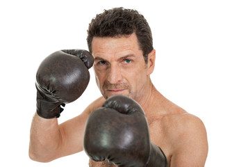 erwachsener sportlicher mann boxer mit boxhandschuhen