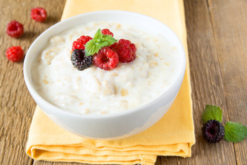 Oatmeal porrige with raspberry