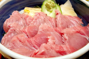 マグロ丼