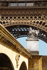 Obraz premium la tour eiffel ed il pont d'Iena