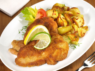 Schnitzel mit Bratkartoffeln