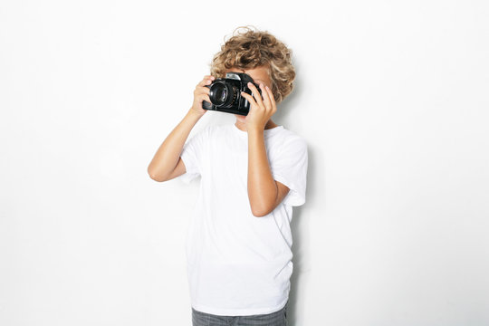 Junge fotografiert