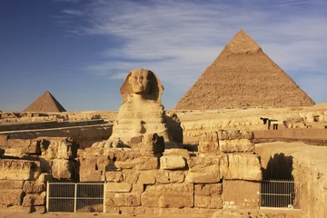 Foto op Canvas The Sphinx and Pyramid of Khafre, Cairo, Egypt © donyanedomam