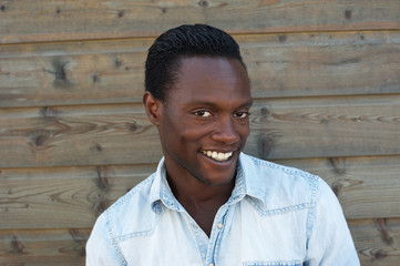 Obraz premium Portrait of an attractive black man smiling