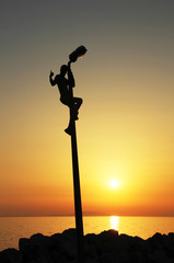 Mensch auf Lichtmast