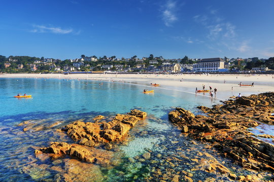 Plage de Trestraou &agrave; mar&eacute;e basse, Perros-Guirec.