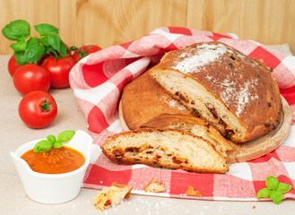 bread with dried tomatos