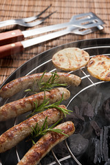 Salsicce di norimberga alla brace