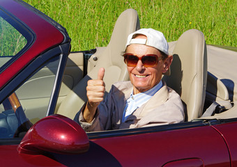 Autofahrer im Cabrio