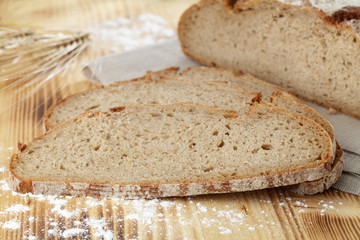 Krustenbrot und Roggen