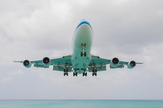 ST MARTIN, ANTILLES - JULY 19, 2013: Boeing 747 aircraft in is l