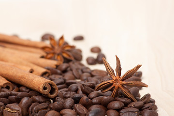 Obraz na płótnie Canvas coffee beans on wooden surface