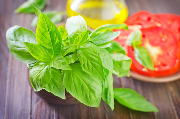 tomato with basil