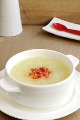 Sopa fría de melón con crujiente de jamón