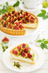 Tart with figs and mascarpone cream.