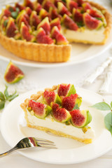 Tart with figs and mascarpone cream.