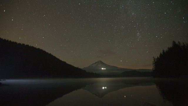 Perseid Meteor Shower in Trillium Lake Time Lapse 1080p