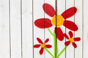 Holzwand mit Blume malen