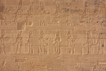 Fototapeta na wymiar Starożytne hieroglify na ścianie świątyni Philae