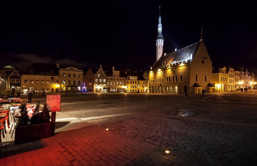 Fototapeta na wymiar Illuminated town hall in old Tallinn at night
