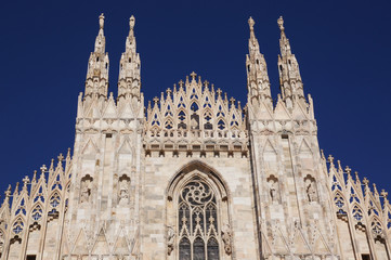 Fototapeta na wymiar Milan Duomo i Katedra Narodzenia Najświętszej Marii Panny