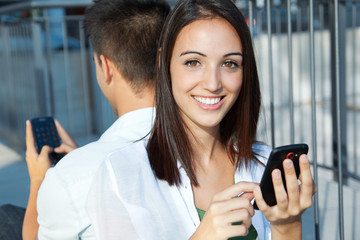 Fototapeta na wymiar young couple with smart phone