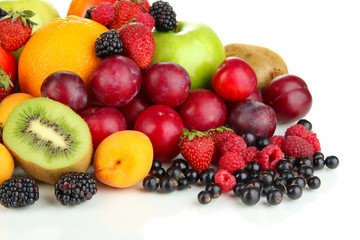 Naklejka na ściany i meble Świeże owoce i owoce jagodowe samodzielnie na białym tle