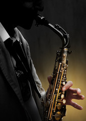 Obraz premium Saxophone in shadow