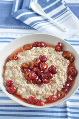 Haferbrei mit Kirschen