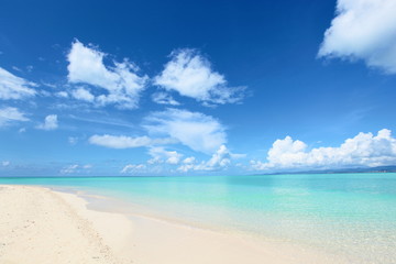 エメラルドグリーンの海