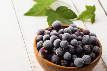 Frosen blackberries in bowl