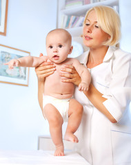Obraz na płótnie Canvas Doctor pediatrician and baby