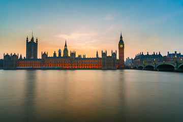 Obraz na płótnie Canvas Houses of Parliament w nocy, Londyn