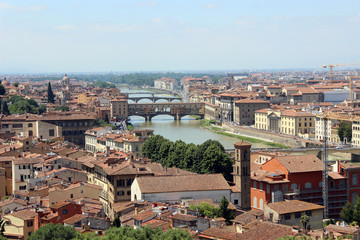 Naklejka premium Vista panorámica de Florencia Italia, al fondo puente viejo