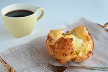 シュークリームとブレンドコーヒー
