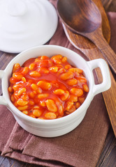 white beans with tomato sauce