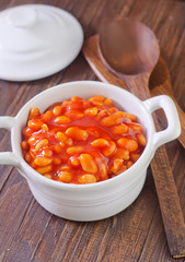 white beans with tomato sauce