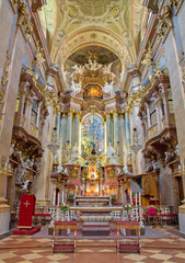 Fototapeta na wymiar Vienna - Presbytery and main altar of baroque st. Peter church